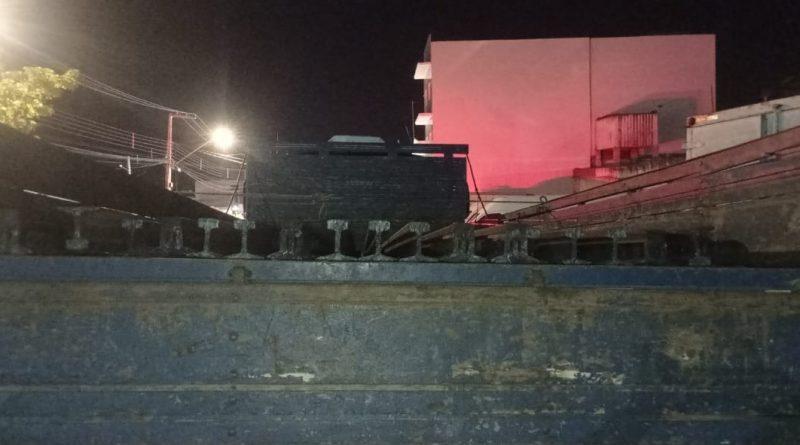 NA MADRUGADA: Polícia Militar frustra furto de trilhos de trem no sertão