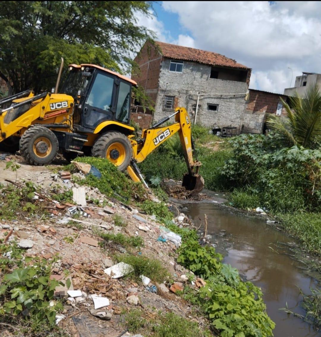 Prefeitura de Campina Grande intensifica trabalho preventivo em canais, córregos e galerias do Município