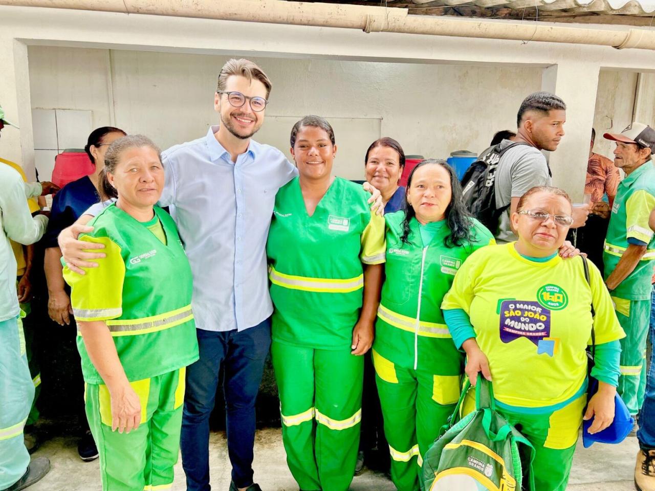 Secretário de Serviços Urbanos e Meio Ambiente de Campina Grande participa de café da manhã com agentes de limpeza