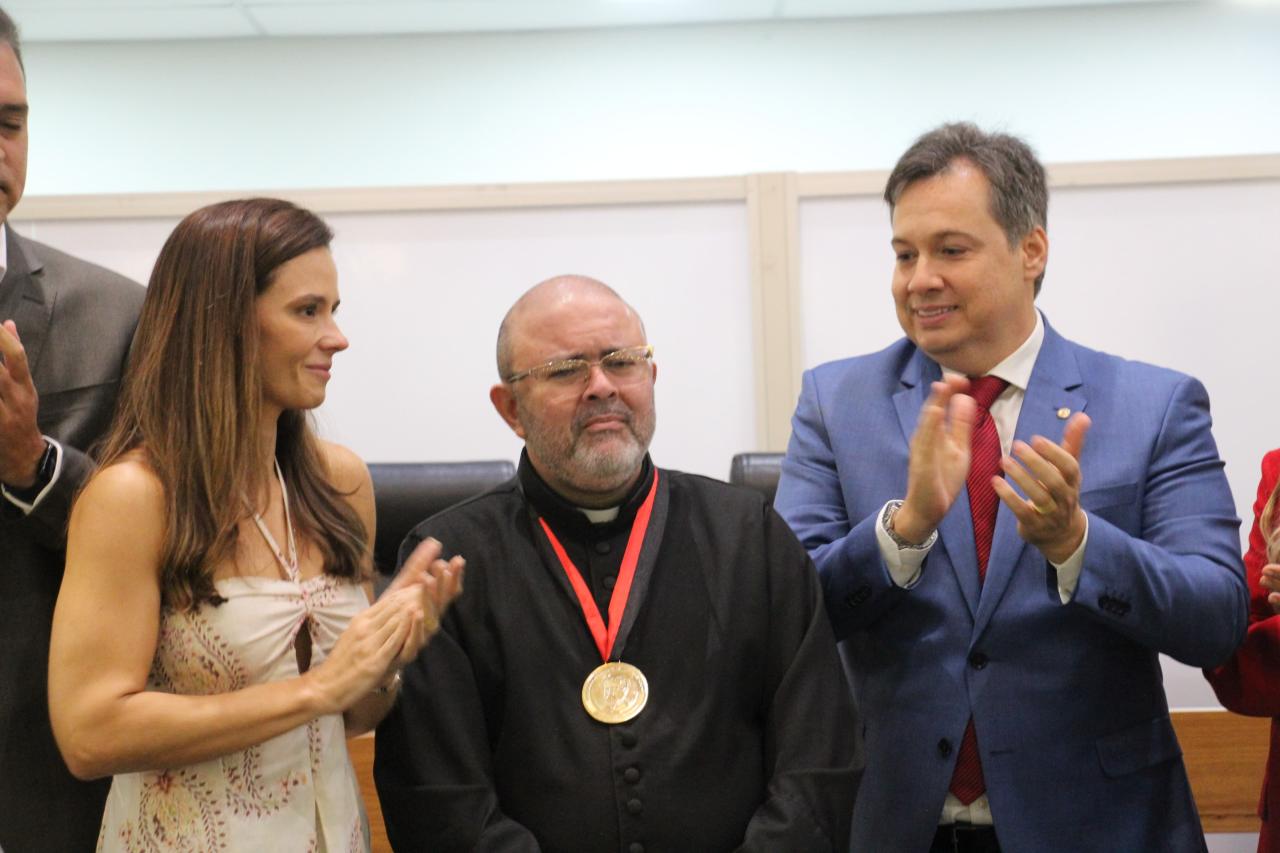 ALPB concede Medalha Epitácio Pessoa ao Padre George