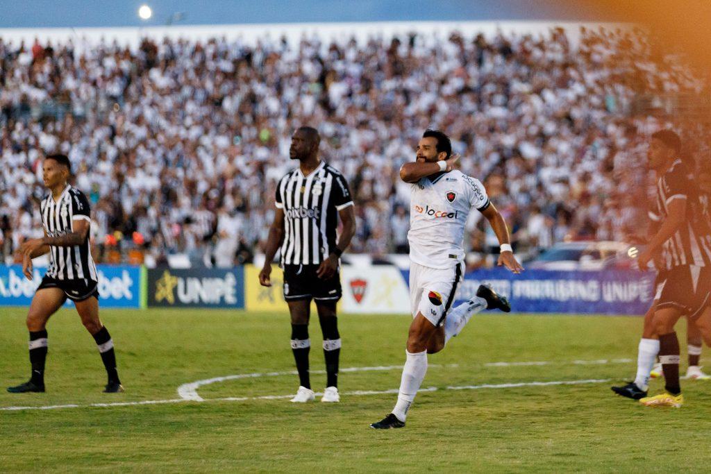 Botafogo-PB vence Treze por 2 a 1 no Amigão e larga na frente por vaga na final do Paraibano