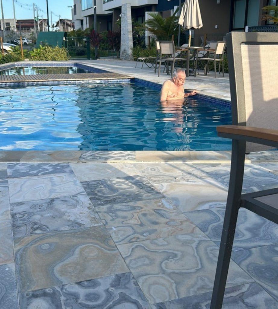 Cerveja, piscina e sorvete: imagens mostram Fernando Cunha Lima em momentos de lazer enquanto estava foragido