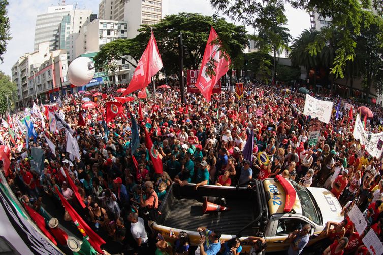 Cidades brasileiras têm atos contra anistia neste domingo