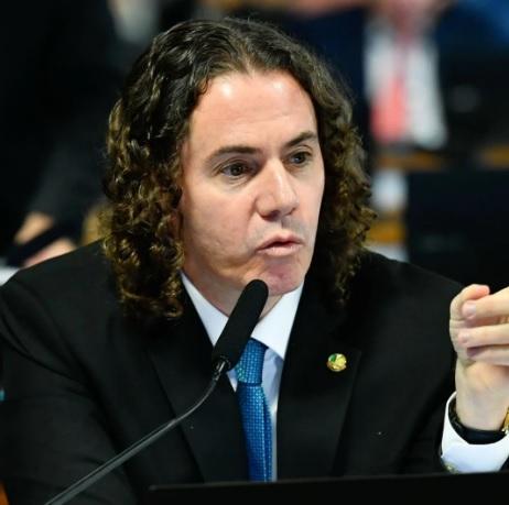 Com aprovação do Orçamento 2025, Veneziano diz que recursos que estavam travados serão liberados para estados e municípios