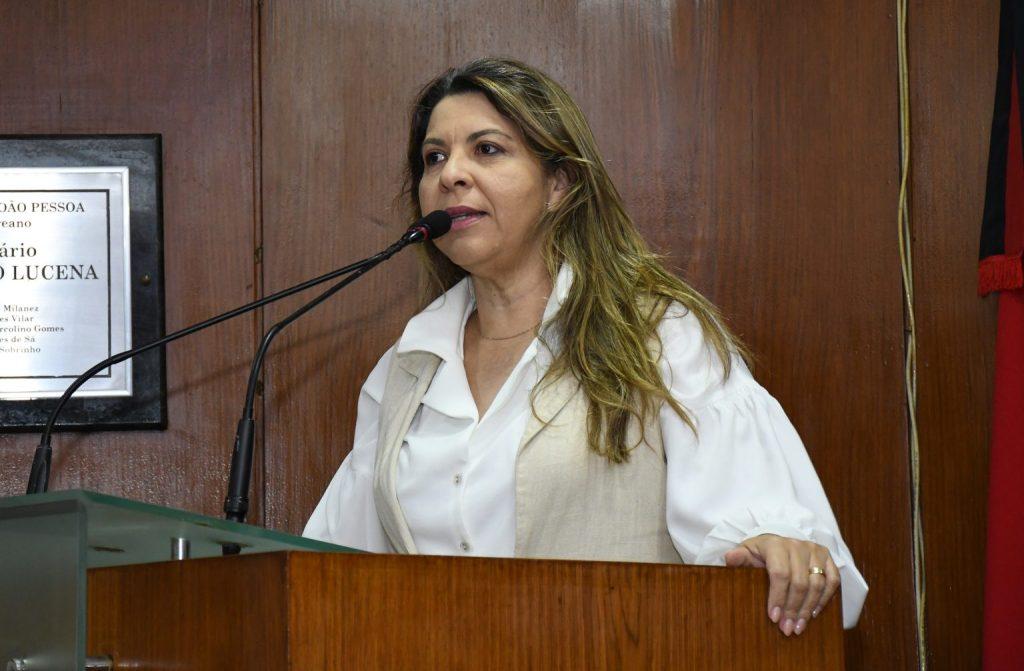 ‘Fala absolutamente machista’, afirma Elizia Virgínia sobre comentário de Lula acerca de Gleisi Hoffmann