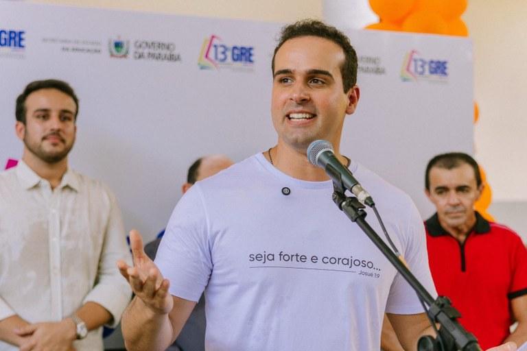 Governador em exercício entrega obras e inspeciona investimentos em saúde, educação e infraestrutura em Pombal e Condado