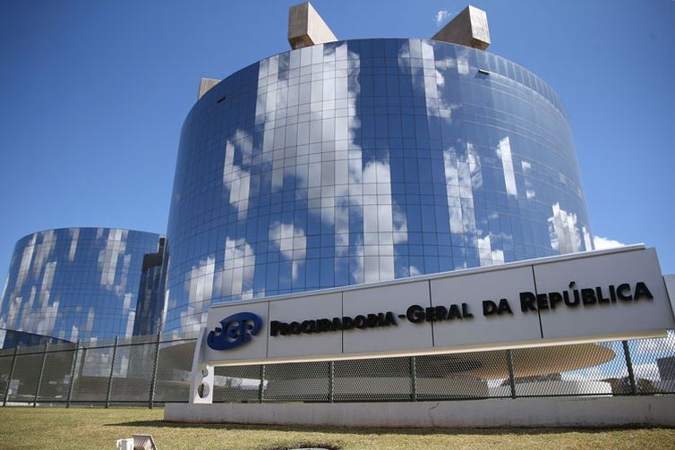 MPF arquiva investigação contra Bolsonaro sobre importunação de baleia