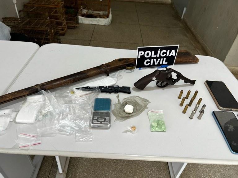 NO SERTÃO: Polícia Civil prende três investigados com armas, drogas e indícios de crime ambiental