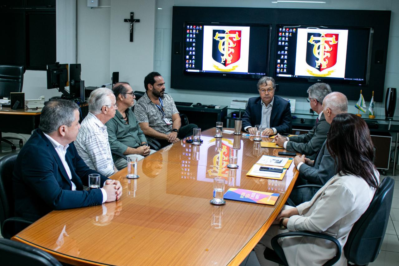 TCE-PB RECEBE EM AUDIÊNCIA INTEGRANTES DA ASSOCIAÇÃO DE RADIODIFUSÃO DA PARAÍBA