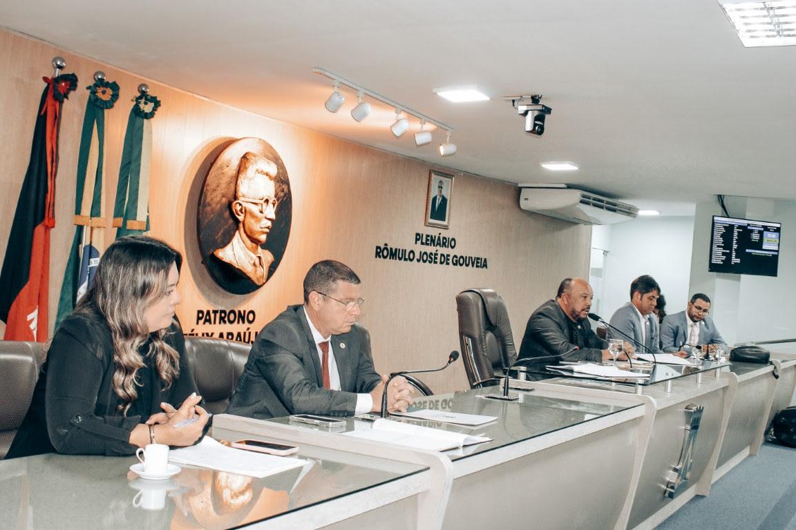 Vereadores discutem problemas na saúde pública e cobram investigação no caso do ISEA