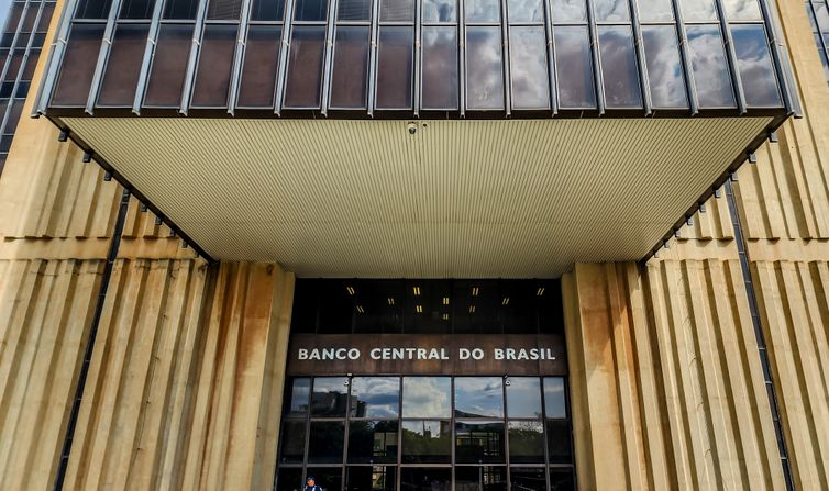Contas externas têm saldo negativo de US$ 2,2 bilhões em março
