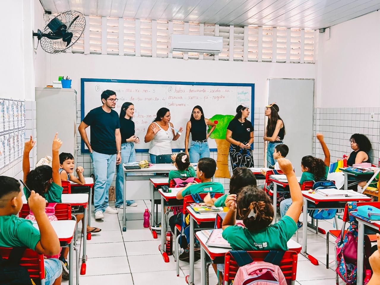 Dia da mentira: crianças da Rede Municipal de Ensino aprendem sobre combate à fake news com ação realizada por estudantes de jornalismo