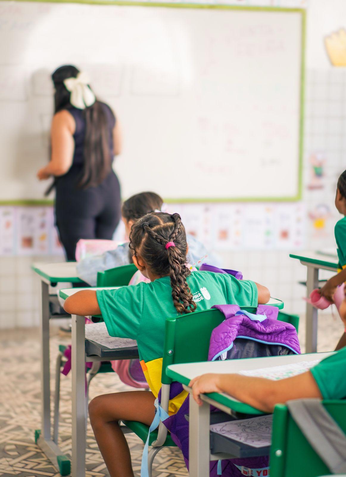 Educação de Campina Grande acelera transformações e amplia ensino bilíngue, integral e infraestrutura das escolas