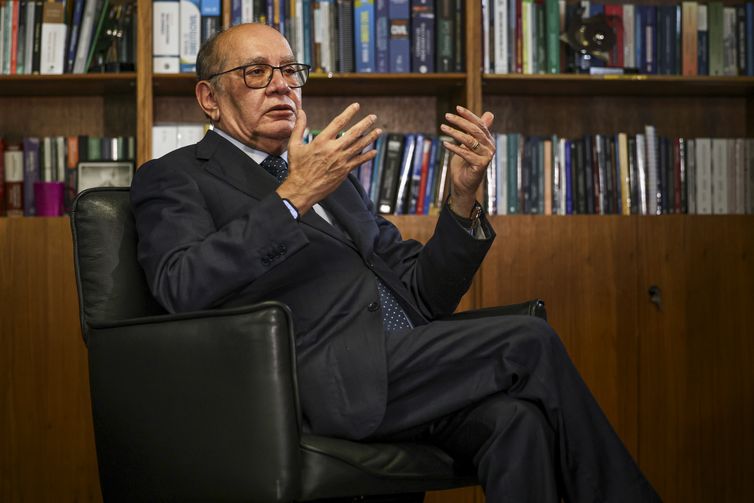 Gilmar Mendes suspende julgamento de Collor e leva caso a plenário