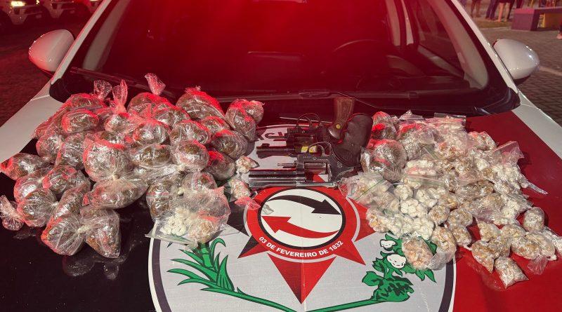 Polícia Militar apreende armas e drogas em ‘esconderijo’ do tráfico na zona sul da Capital