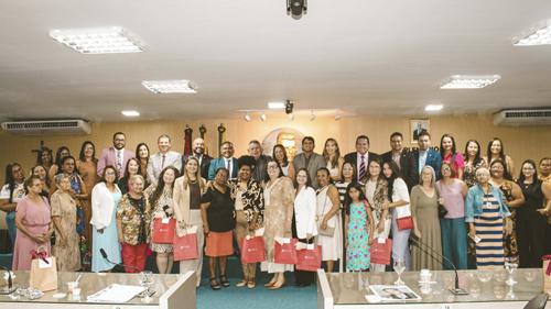 Câmara realiza Sessão Especial em homenagem ao Dia das Mães com falas emocionantes de vereadores e familiares