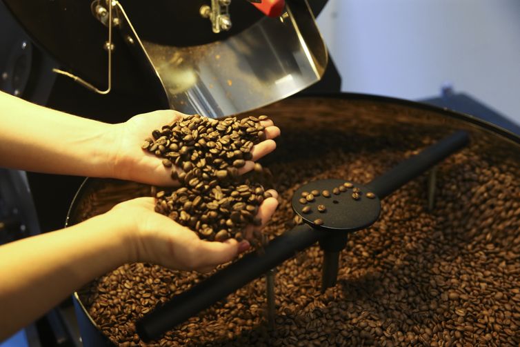Consumo de café cai 16%, diz associação da indústria