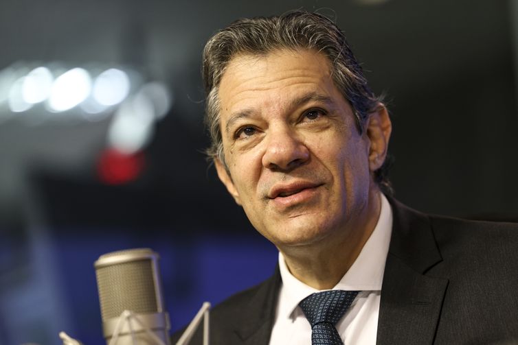 Haddad reúne-se com secretário do Tesouro de Trump em meio a tarifas