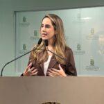 Secretária leva novo projeto para Campina e revista de Prestação de Contas de sua pasta à Câmara Municipal