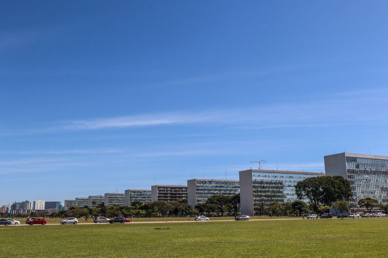Senado aprova reajuste salarial de servidores federais