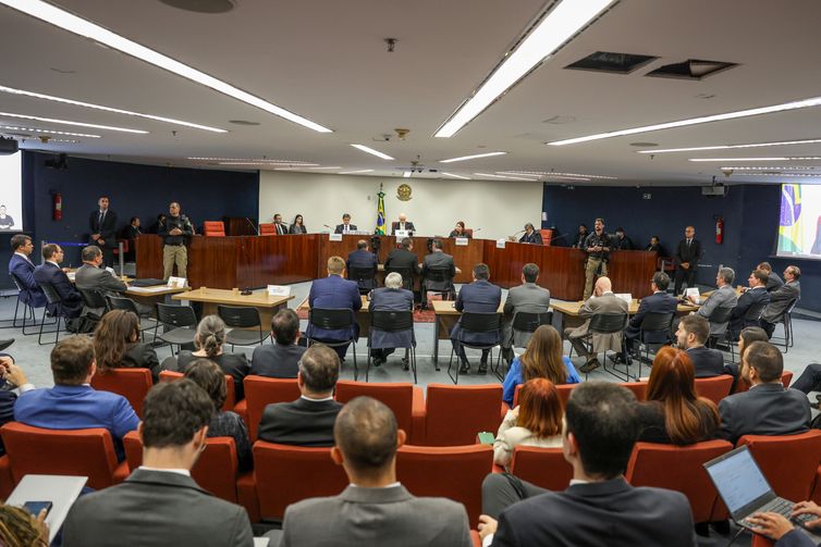 Bolsonaro nega que Marinha tenha colocado tropas à disposição do golpe