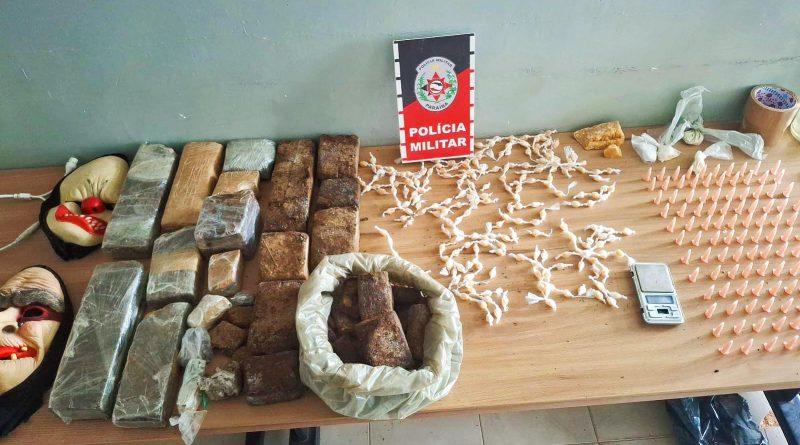Polícia Militar apreende drogas e prende suspeito de tráfico no sertão da Paraíba