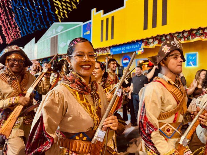 Programação cultural brilha com apresentação das quadrilhas juninas e grupos folclóricos na noite de sexta-feira d’O Maior São João do Mundo