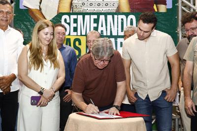 João Azevêdo assina ordem de serviço de R$ 24 milhões para construção da Cidade da Astronomia, em Carrapateira