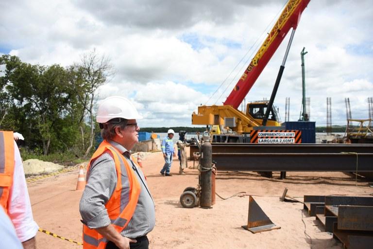 João Azevêdo inspeciona obras da Ponte do Futuro e destaca importância do investimento para a Região Metropolitana de João Pessoa