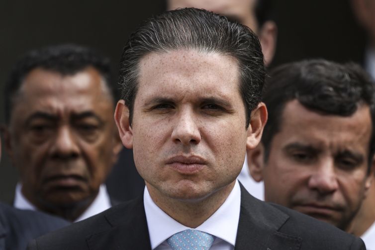 Oposição vai à Câmara, mas Hugo Motta proíbe reunião durante recesso