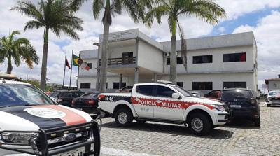 RESPOSTA RÁPIDA: Polícia Militar prende acusado de assalto, e recupera carro e celulares