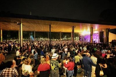 FESTIVAL DE INVERNO DE CAMPINA GRANDE: Mesmo com chuva público lota Parque Evaldo Cruz para assistir shows de Elba Ramalho e Luís Kiari