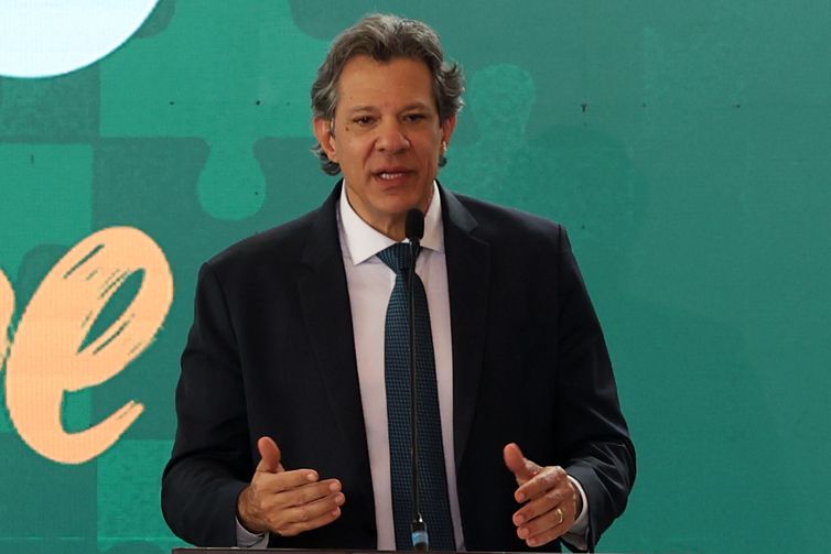 Haddad entrega hoje a Lula plano contra efeitos do tarifaço dos EUA 