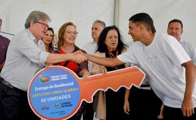 João Azevêdo entrega Residencial Deputado Simão Almeida e assegura moradia digna a 60 famílias de João Pessoa