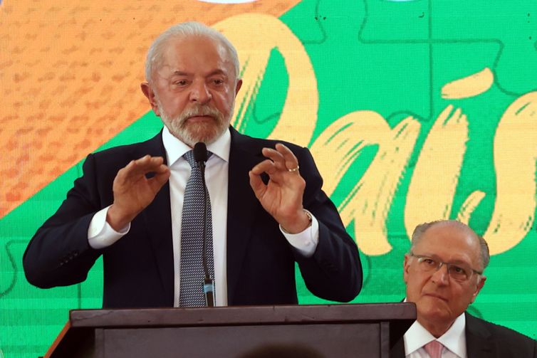 Lula envia na quarta ao Congresso projeto que regula redes sociais