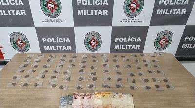 Na Capital: PM apreende drogas e desarticula ponto de tráfico da Avenida Brasil