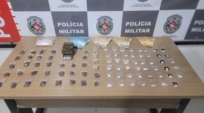 Polícia Militar desarticula ponto de venda de drogas e apreende adolescente na zona sul de JP