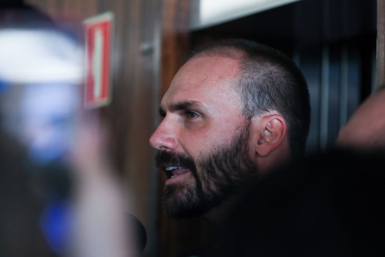 Delegado Freitas vai relatar processo contra Eduardo Bolsonaro