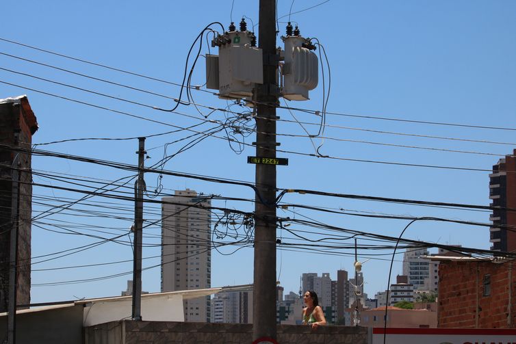 Furto de energia no país gerou custo de R$ 10,3 bilhões em 2024