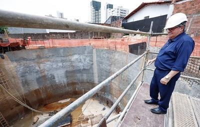 João Azevêdo inspeciona obras de nova estação elevatória de sistema de esgotamento sanitário de João Pessoa