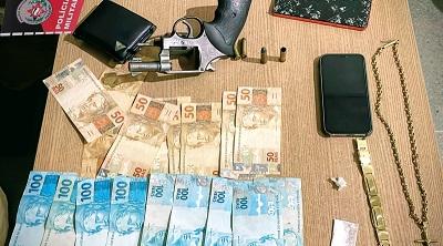 PM recupera bens roubados e apreende uma arma de fogo em Campina Grande