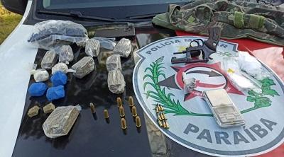 Polícia Militar apreende arma de fogo em ponto de tráfico, no Conde