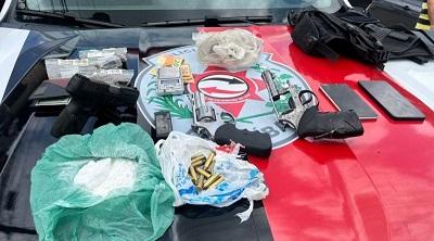 Polícia Militar detêm três suspeitos por porte ilegal de armas e drogas na Capital