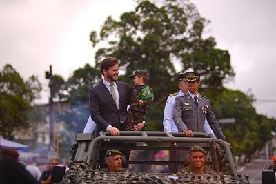 Prefeito prestigia desfile do 7 de Setembro e destaca tradição de Campina: “Nossa cidade sempre deu valor às datas cívicas”