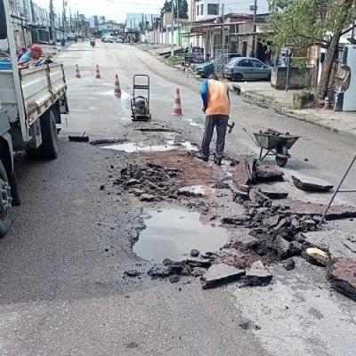Prefeitura inicia semana com serviços da Operação Tapa-Buraco em 35 bairros da Capital