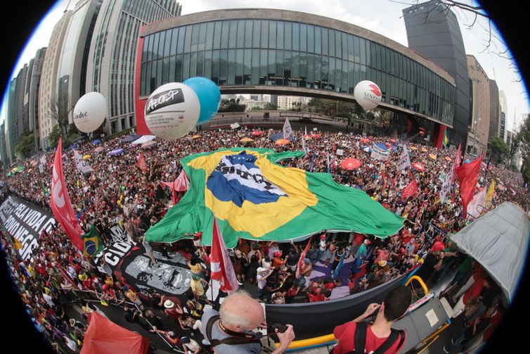 São Paulo tem 42 mil pessoas em ato contra PEC da Blindagem e anistia