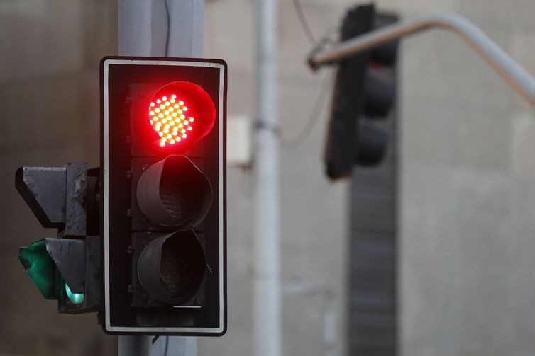 Entenda a proposta que retira exigência de autoescola para tirar CNH