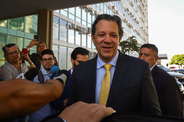 Haddad comemora aprovação da isenção do IR na Câmara: 