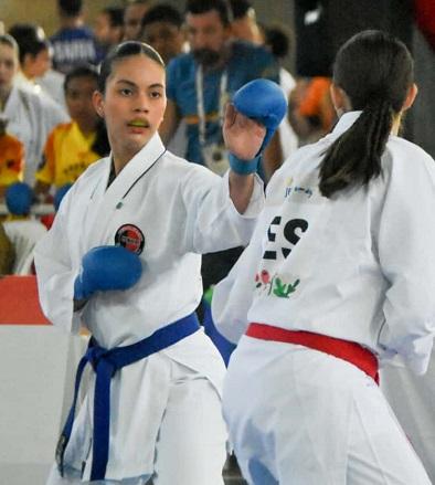 Karatecas da Vila Plinio Lemos integraram a seleção paraibana nos JEB’s 2025, conquistando troféus de campeão e vice