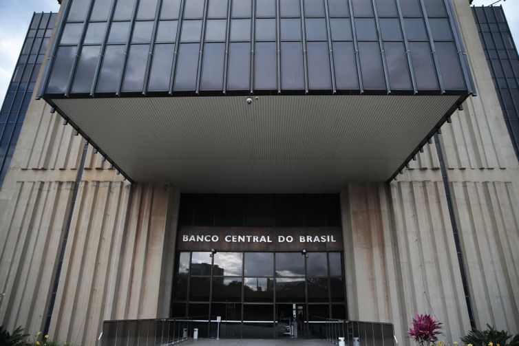 Mercado financeiro reduz para 4,72% previsão de inflação em 2025